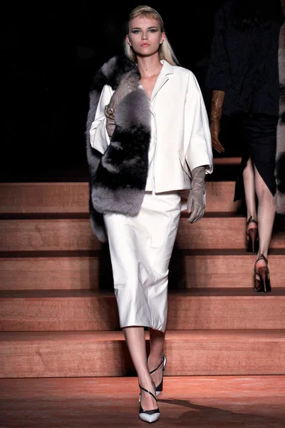 Look 17